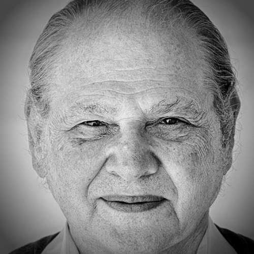 Рональд Уэйн (источник фото - https://blog.parrikar.com/2013/09/11/ronald-wayne-apple-founder/)