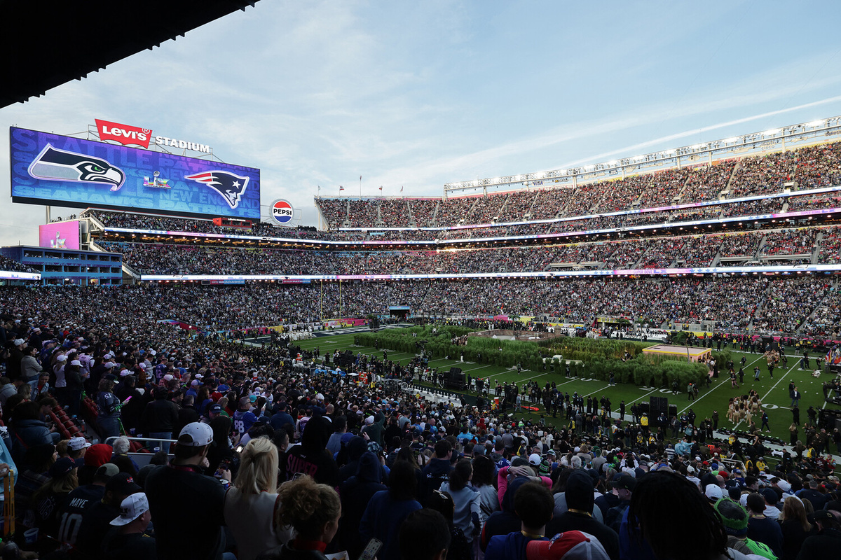 Стадион Levi's Stadium в Санта-Кларе, штат Калифорния, во время перерыва в финальном матче сезона Национальной футбольной лиги (НФЛ), 8 февраля 2025 года ©Jeenah Moon/Reuters  📷