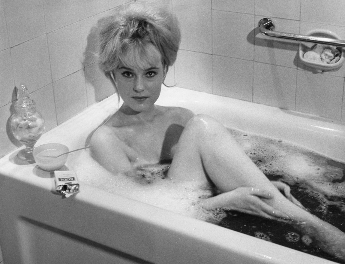 Криста Лэнг в фильме "Альфавиль" (1965) Жана-Люка Годара.