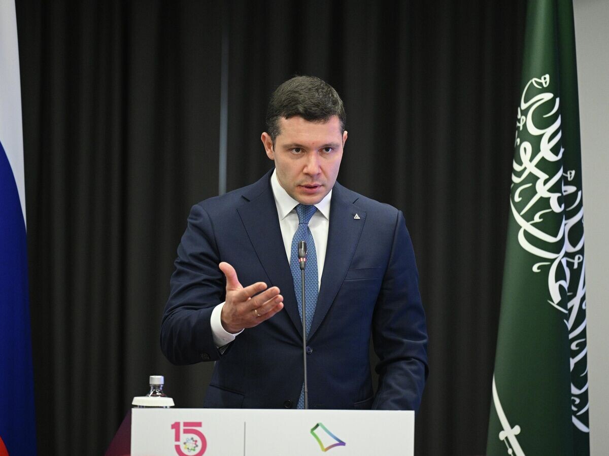    Министр промышленности и торговли РФ Антон Алиханов на выставке "Иннопром" в Екатеринбурге© РИА Новости . Рамиль Ситдиков