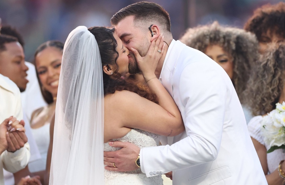     Свадьба на «Супербоуле»-2026 / Источник: аккаунт Pop Crave