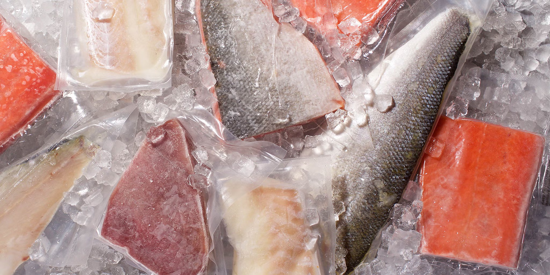 Живем в морской державе, а настоящей рыбы не видим: почему в магазинах нам продают химический лед, который весит больше самого филе