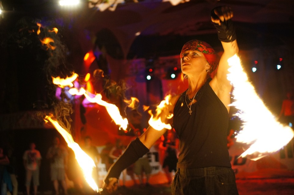    В соцсетях под одним из постов губернатора, Вячеслава Федорищева, жители Самарской области подняли вопрос о возвращении легендарного музыкального фестиваля «Рок над Волгой». Светлана МАКОВЕЕВА