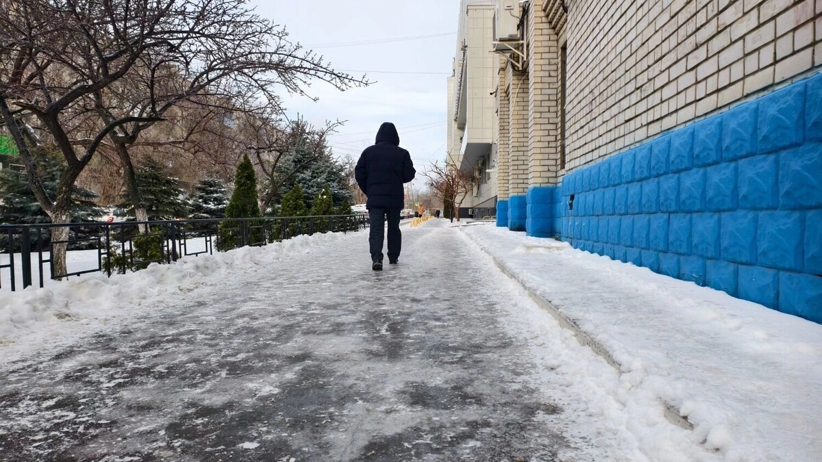    В Ворошиловском районе тротуары обработаны лишь на главных улицах   novostivolgograda.ru