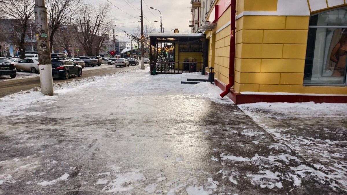    В Ворошиловском районе тротуары обработаны лишь на главных улицах   novostivolgograda.ru