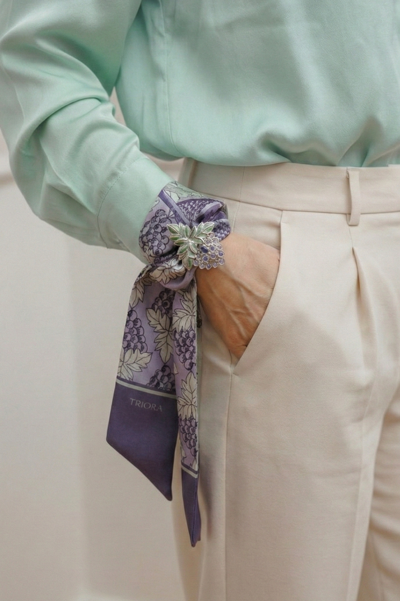 Бренд TRIORA, коллекция Италия: колье из натурального аметиста, дизайнерская брошь "Виноградная лоза" и шелковый шарфик Твилли