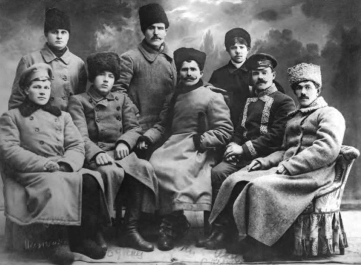 В. Чапаев в группе комсостава, 1918 г.