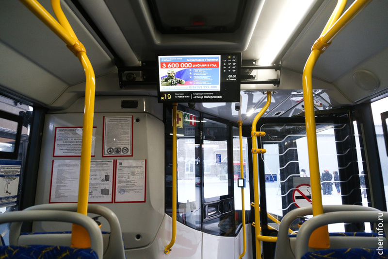    Церемония прошла сегодня на территории автоколонны № 1456. Дмитрий Борисов передал водителям ключи от 15 автобусов НефАЗ.