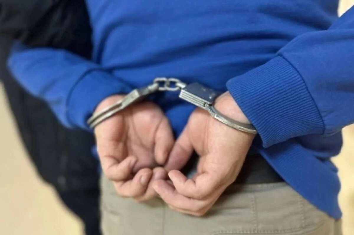    В Челябинске грабитель с пистолетом напал на кассира магазина
