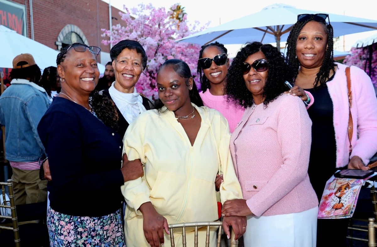     Кори Бродуc с семьёй. Фото: Instagram (Запрещён в РФ) @princessbroadus