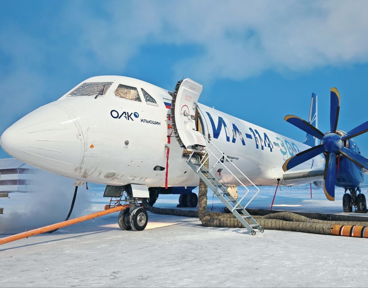 Ил-114-300 в морозном аэропорту Якутска