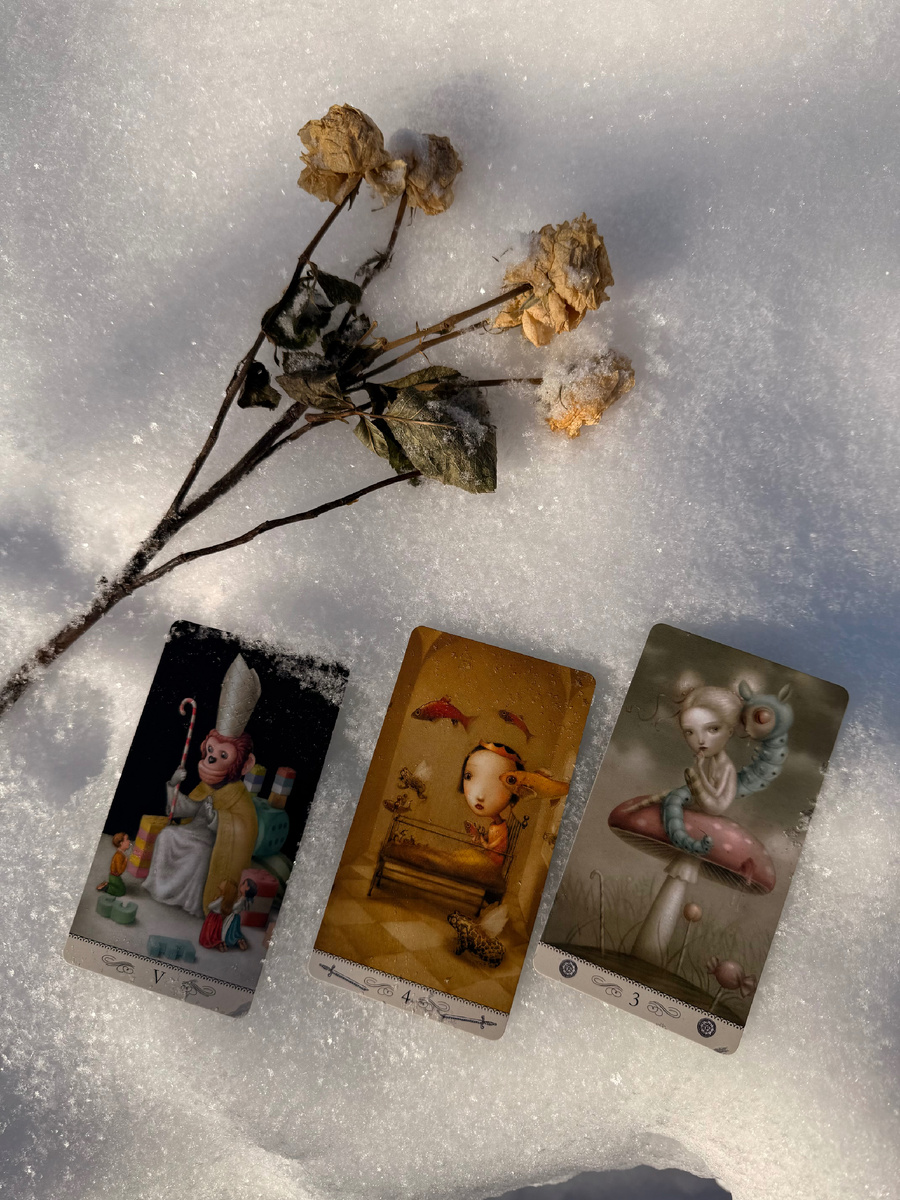 Выберите одну или две карты. Слева направо 