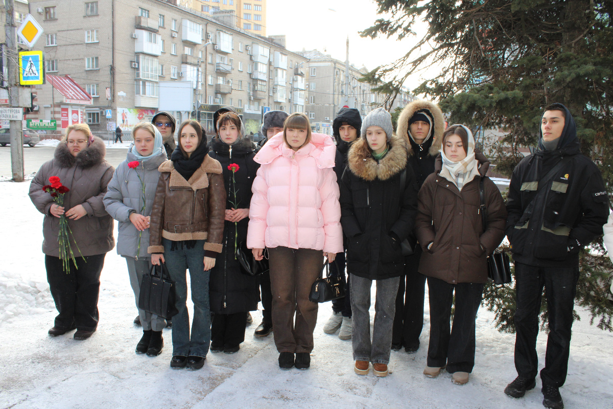 Студенты ДонГУ на митинге в честь Всеволода Петровского