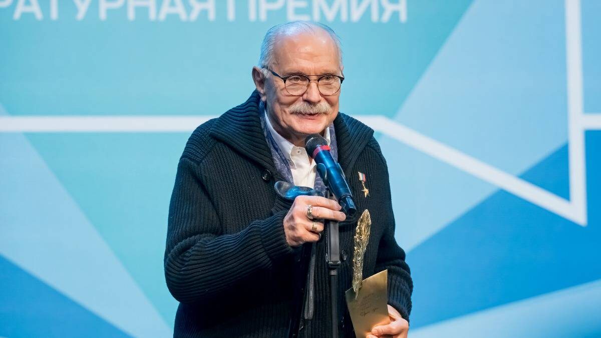    Торжественная церемония награждения лауреатов второго сезона Национальной литературной премии «Слово». Гран-при получил председатель правления Союза кинематографистов Никита Михалков / Фото: Дмитрий Дубинский / Вечерняя Москва