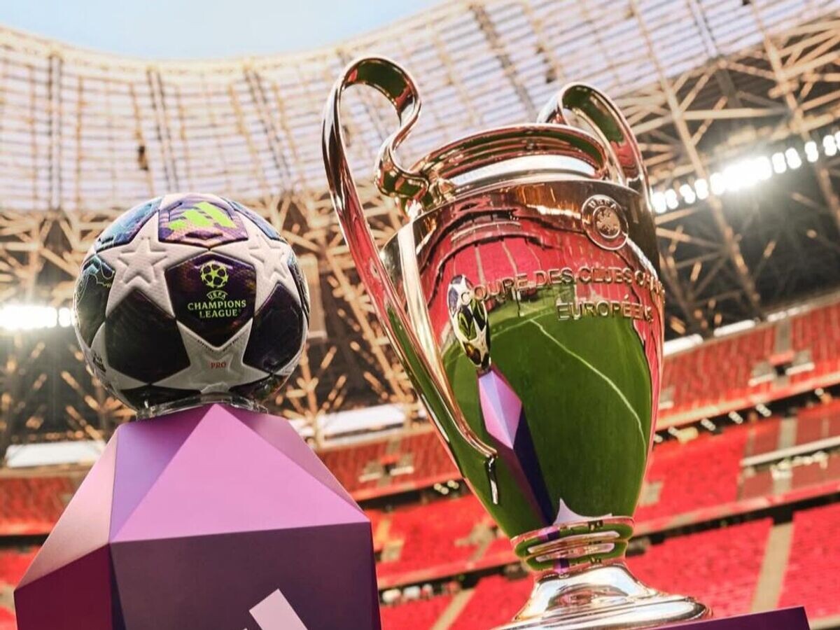    Мяч и трофей Лиги чемпионов УЕФА | © Соцсети ЛЧ