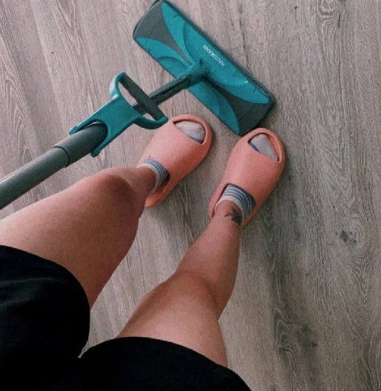 Швабра с отжимом: забыла про лужи и выкручивание руками