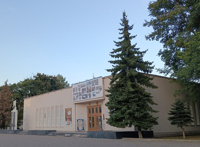 На выставке в Твери можно увидеть кошачьи портреты