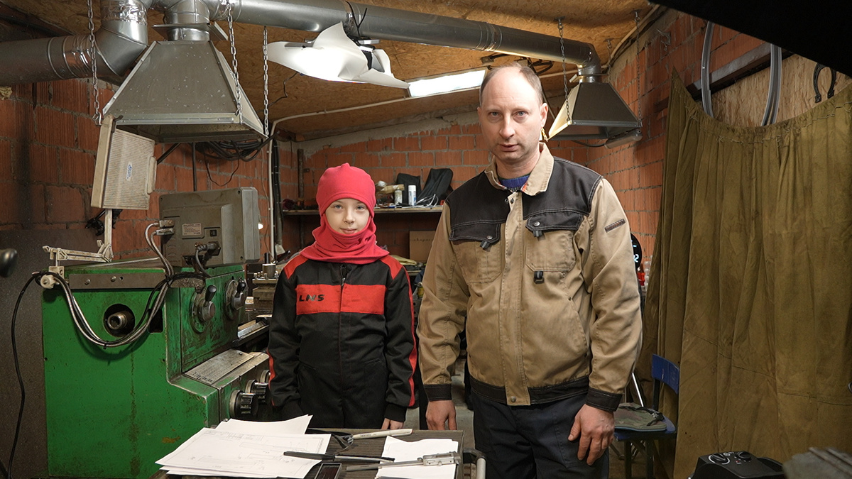 "Папа делал заказ. Я увидела и сказала: дай я попробую, мне понравилось и я начала так делать различные изделия", - поделилась Лиза.