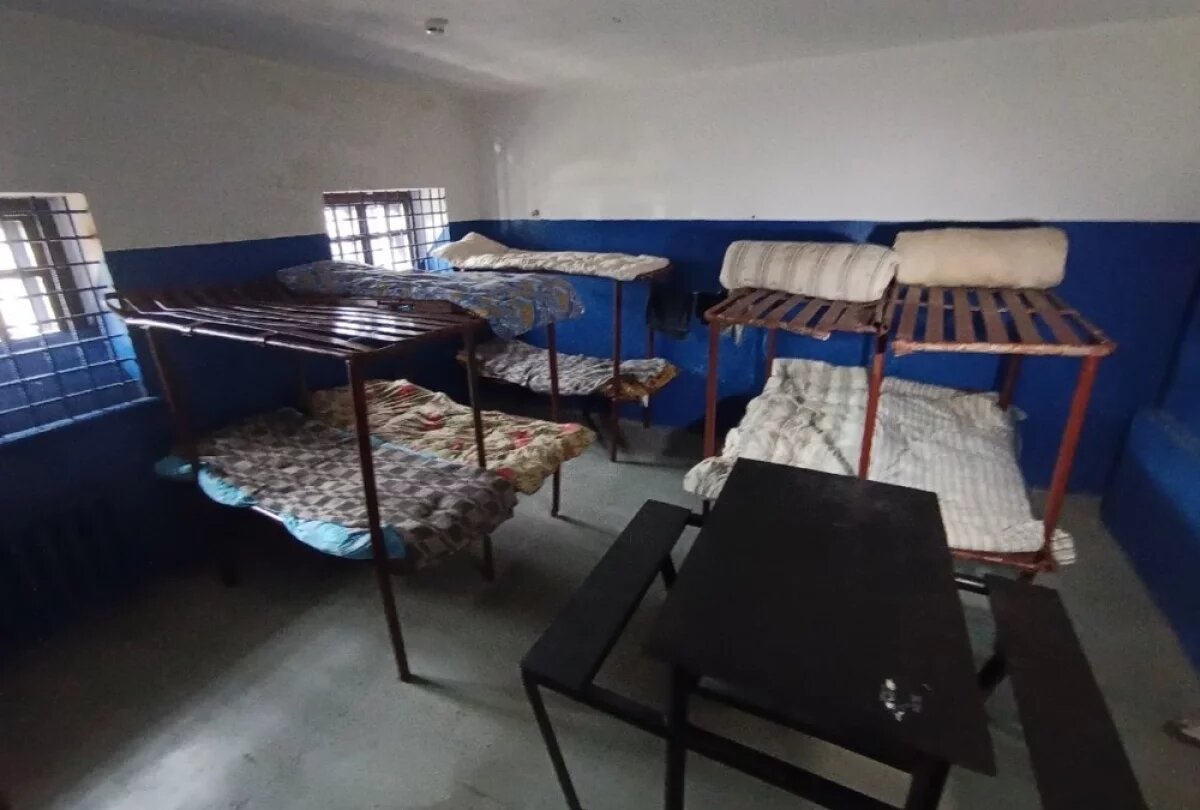    Хотел сдать экзамен и пойти в армию.