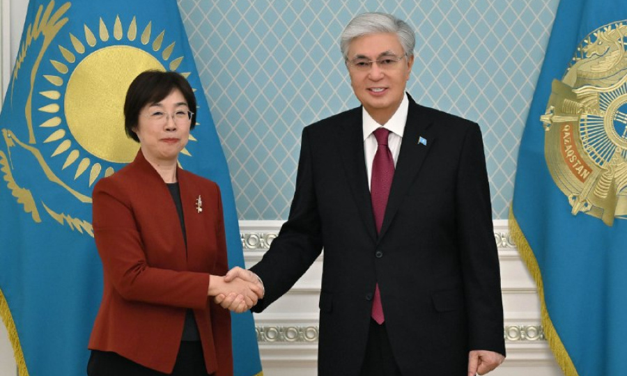 Глава государства принял президента Азиатского банка инфраструктурных инвестиций Цзоу Цзяи