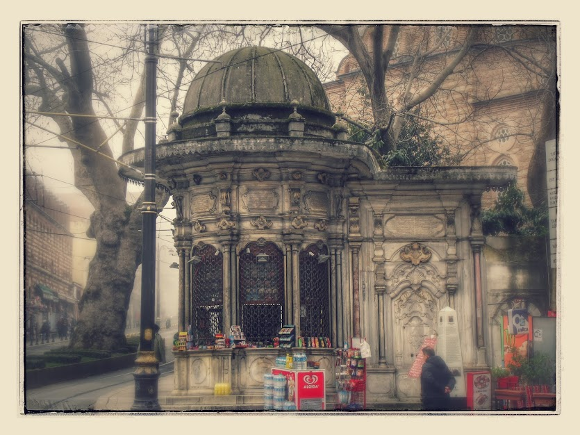 Стамбул. Питьевой фонтан Хамидие построен в 1775 году. Гугл сделал открытку из моего фото