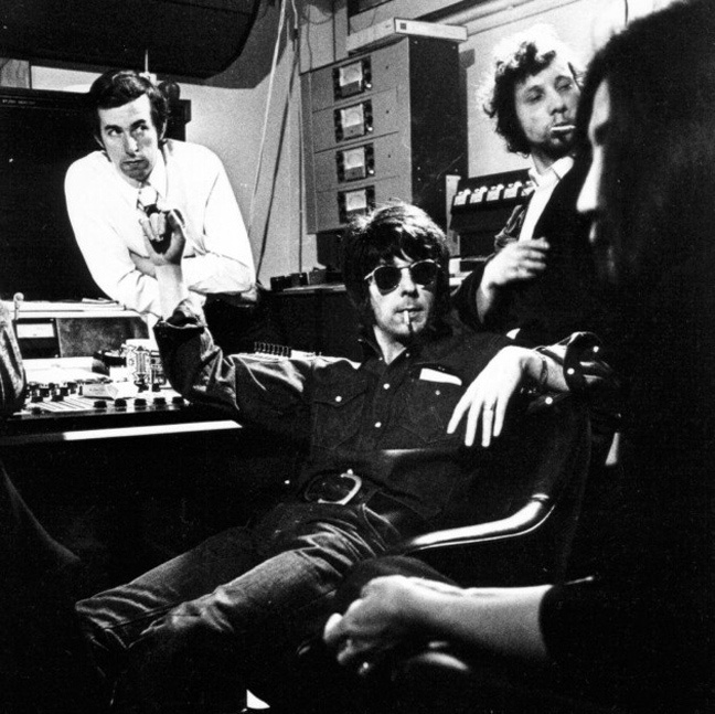 1970 Abbey Road, Комната 4. Фил Спектор и Йоко Оно