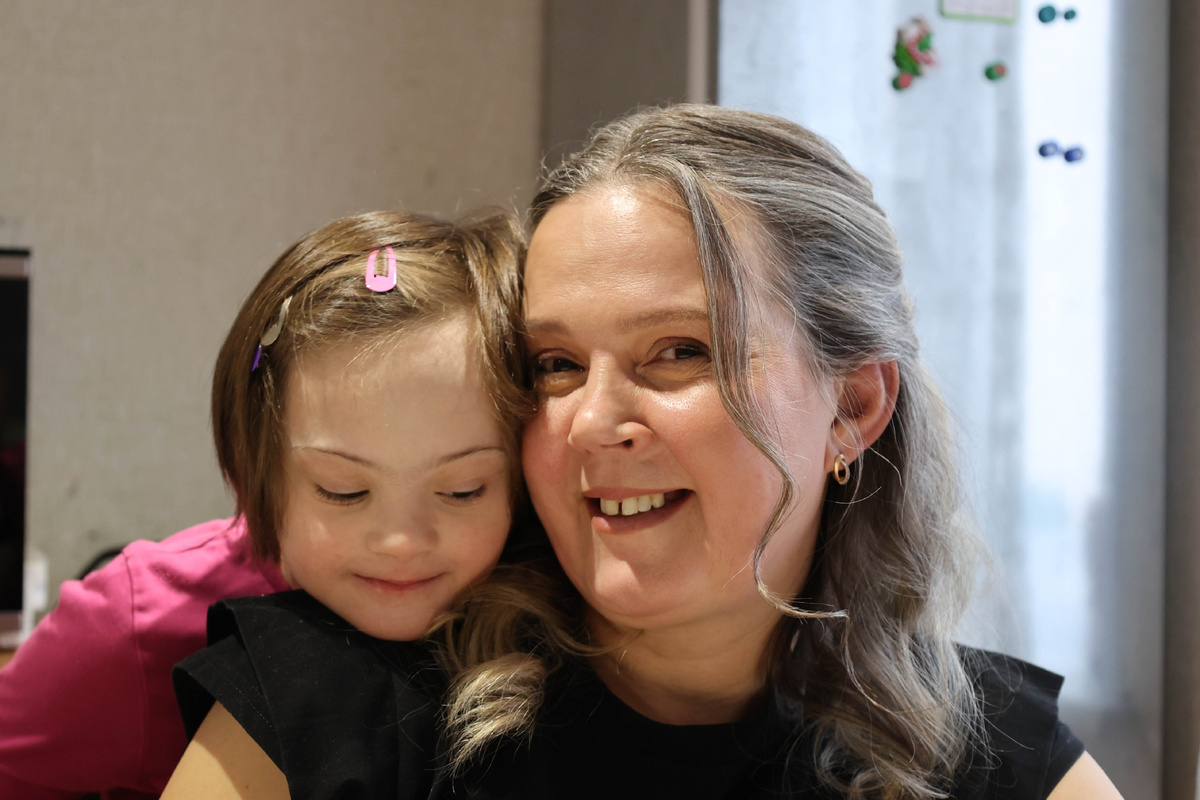 Аленка с мамой Ларисой и йорк Буся