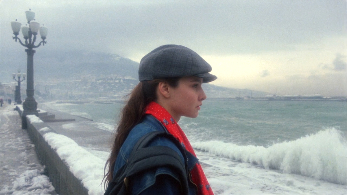 Кадр из кинофильма "Асса", 1987 г., режиссер Сергей Соловьёв, сценаристы Сергей Ливнев, Сергей Соловьёв, Натан Эйдельман (скриншот)