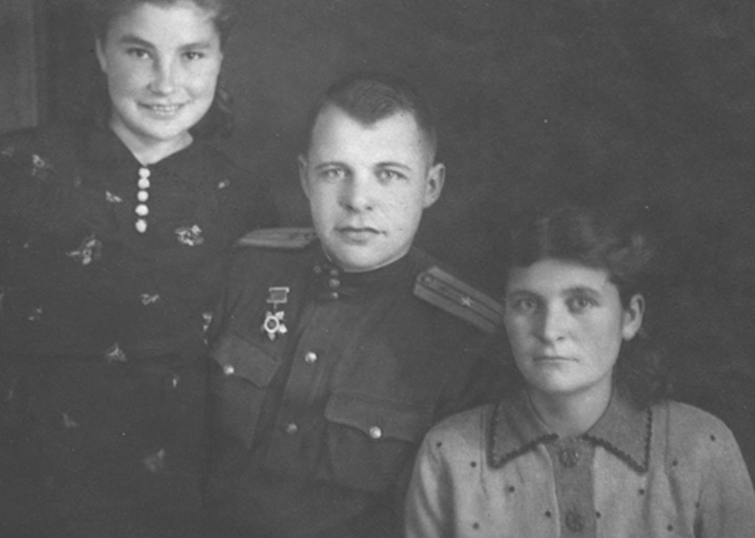 Галина Макарова с первым мужем и свекровью