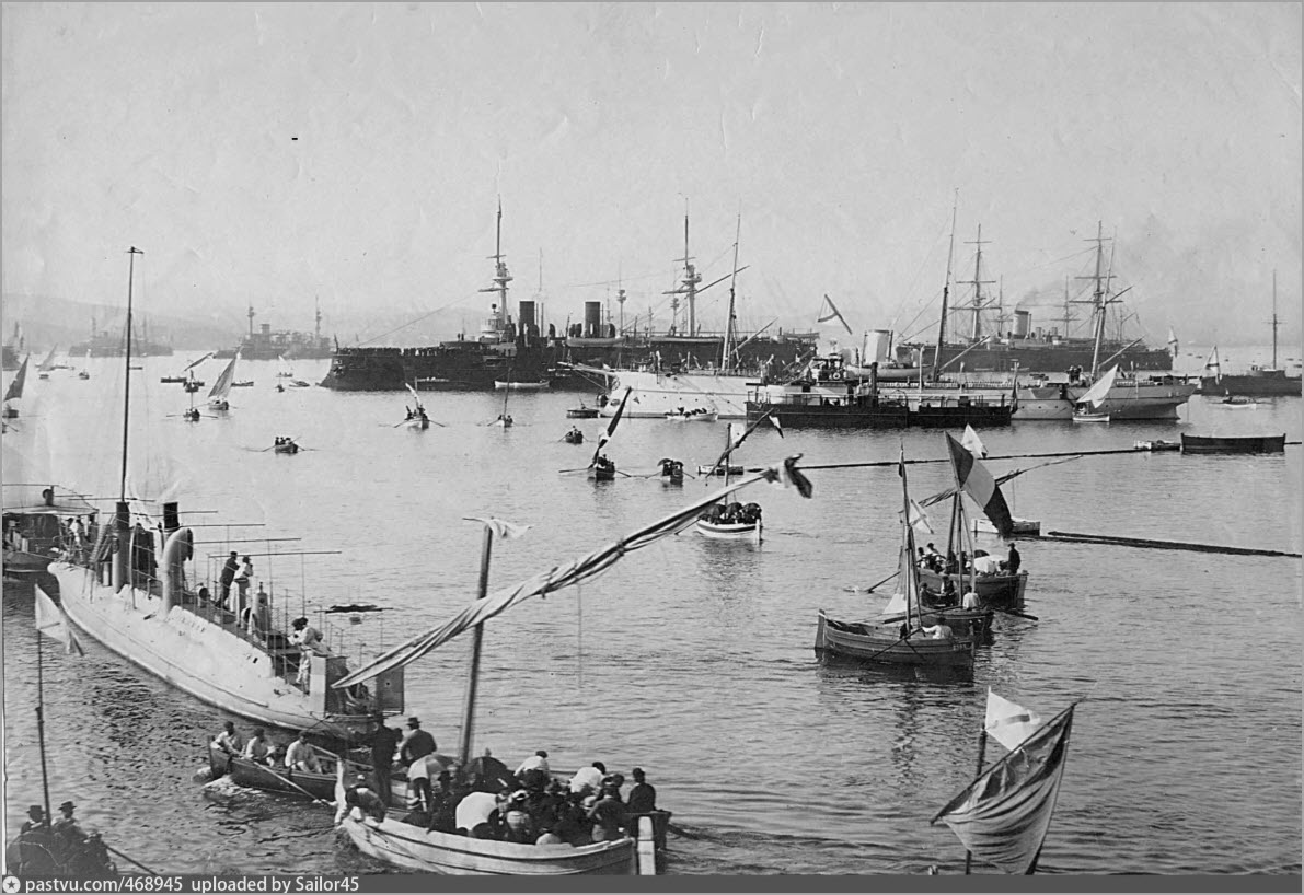 Рис. 1. Русская эскадра в Тулоне (под командованием контр-адмирала Ф. К. Авелана), с 13 по 29 октября 1893 года. Яндекс.Картинки.