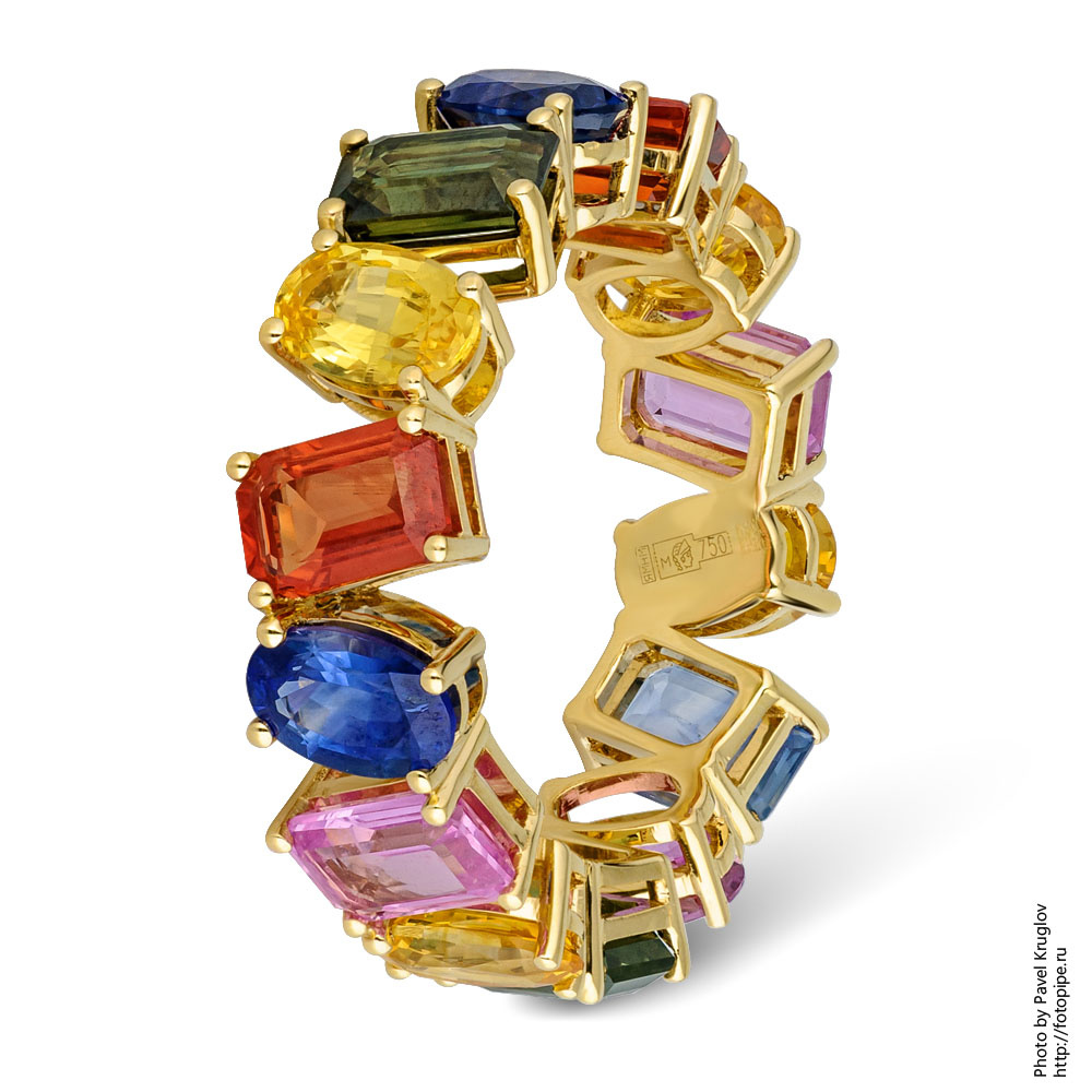 Кольцо из желтого золота с разноцветными сапфирами