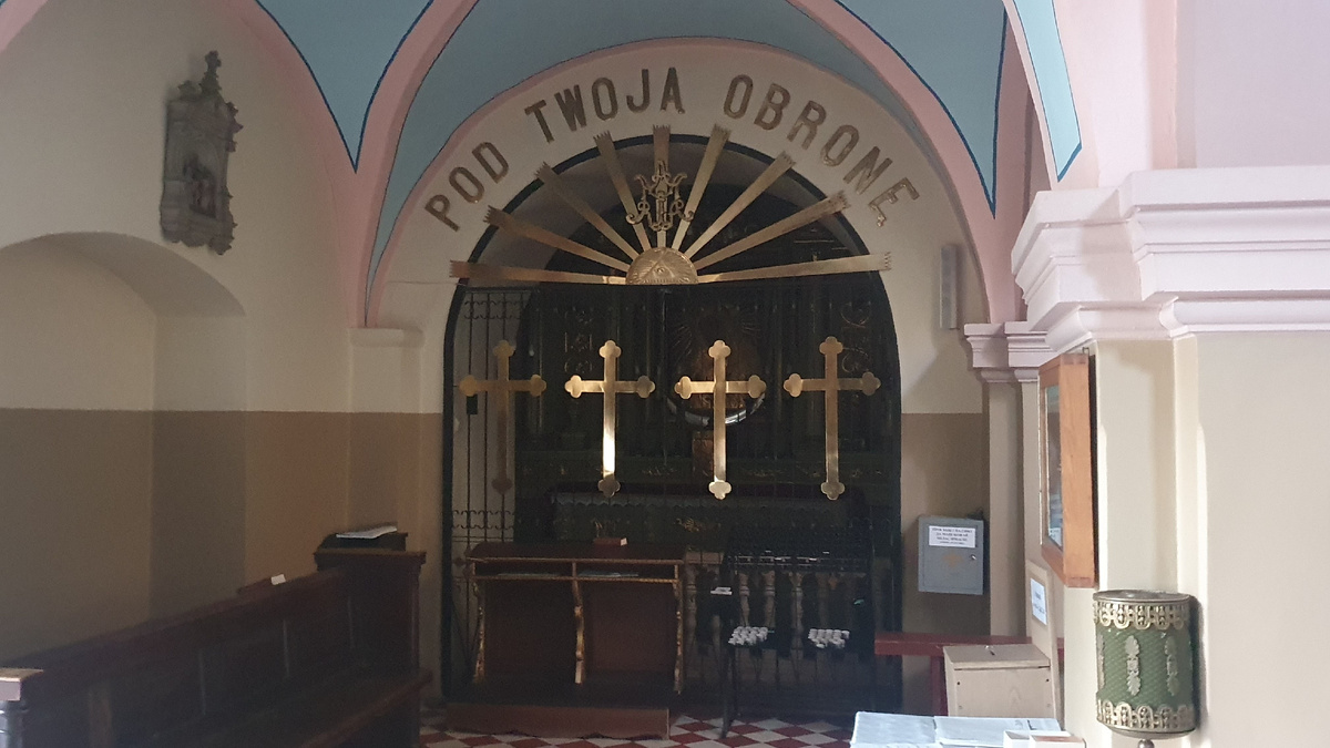 Надпись на польском языке: "Под Твоей защитой"