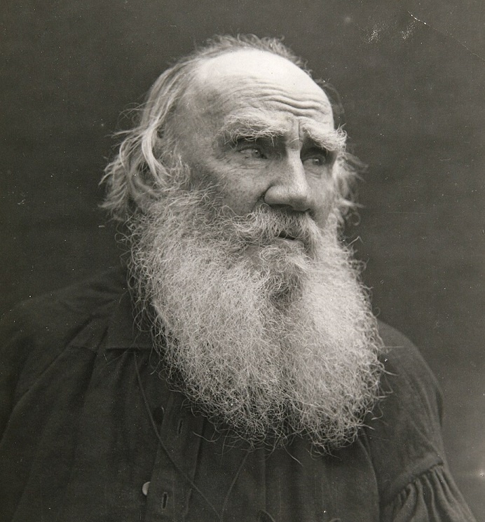 Вряд ли сам Лев Толстой мог предположить, что его огромный роман можно будет приспособить к театральной сцене