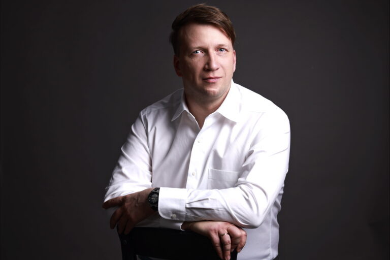    На фото Дмитрий Монахов