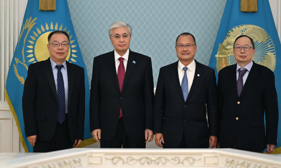 Глава государства принял председателя корпорации Sunwah Group