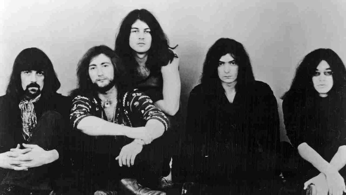 Deep Purple в начале 70-х: (слева направо) Джон Лорд, Роджер Гловер, Иэн Гиллан, Ричи Блэкмор, Иэн Пэйс 