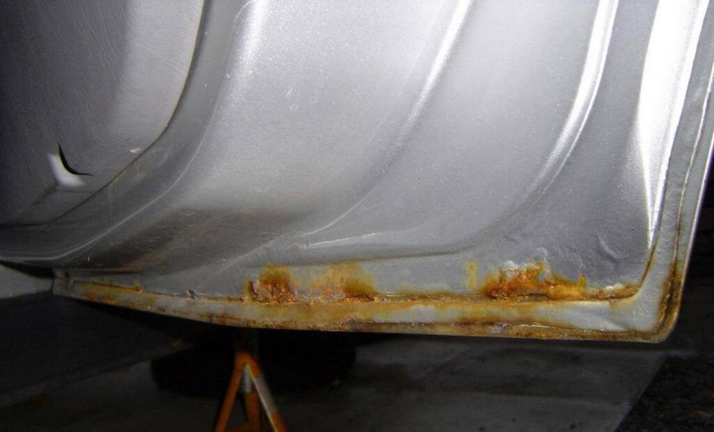 Ржавчина на кузове.