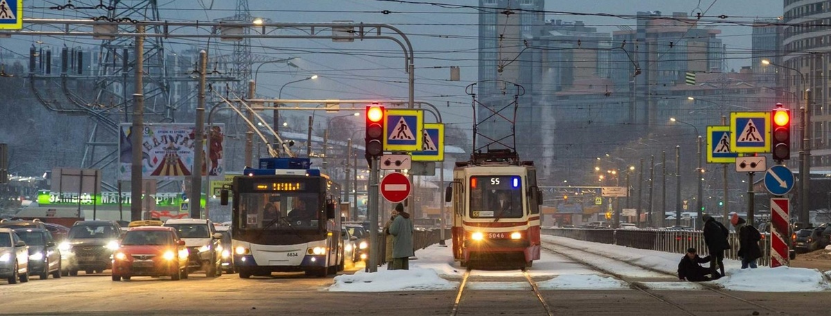    Новый светофорный режим Петербурга не устраивает ни пешеходов, ни автомобилистов, ни депутатов Автор фото: Тихонов Михаил