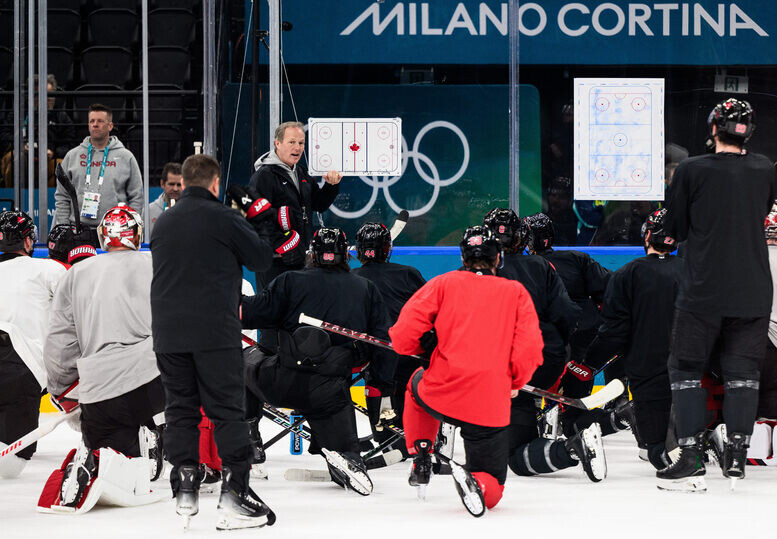     Cборная Канада на первой тренировке на Олимпиаде в Италии / © Carl Sandin / Global Look Press