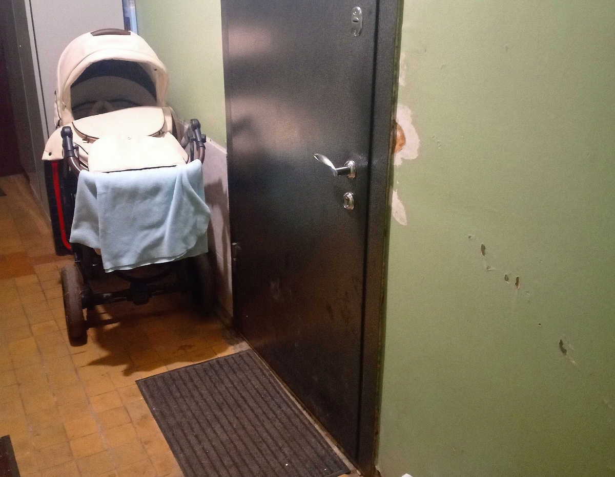 Вот и коляска присутствует. Лучше точно не шуметь!