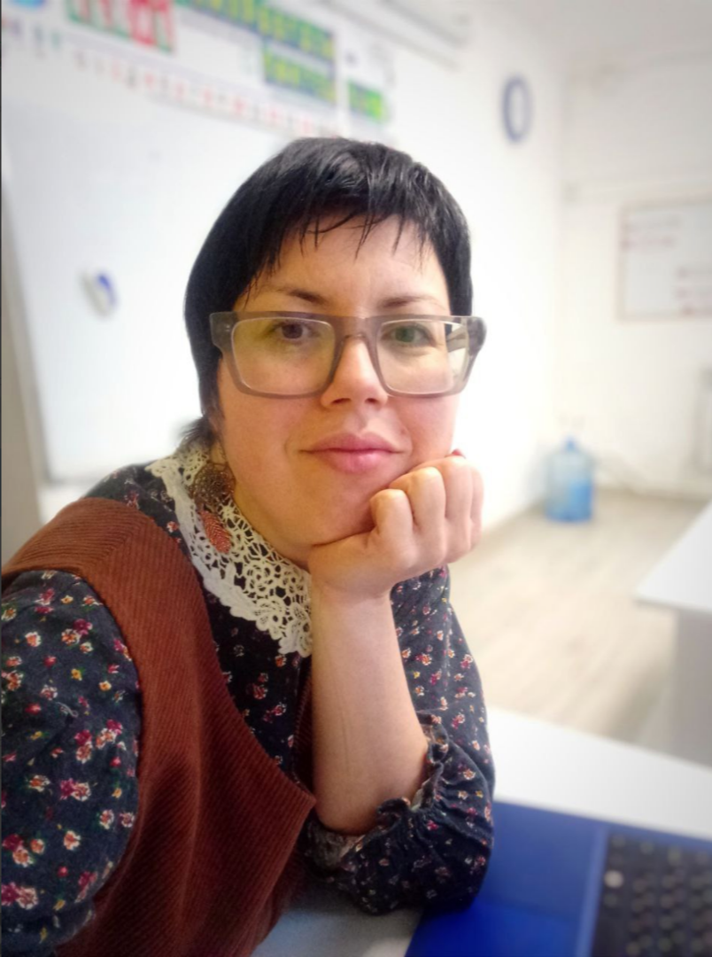 На этой фотографии вы видите удивительную Женчину, которая уже три дня подряд делает по утрам мааааленькую 6-минутную  зарядку.