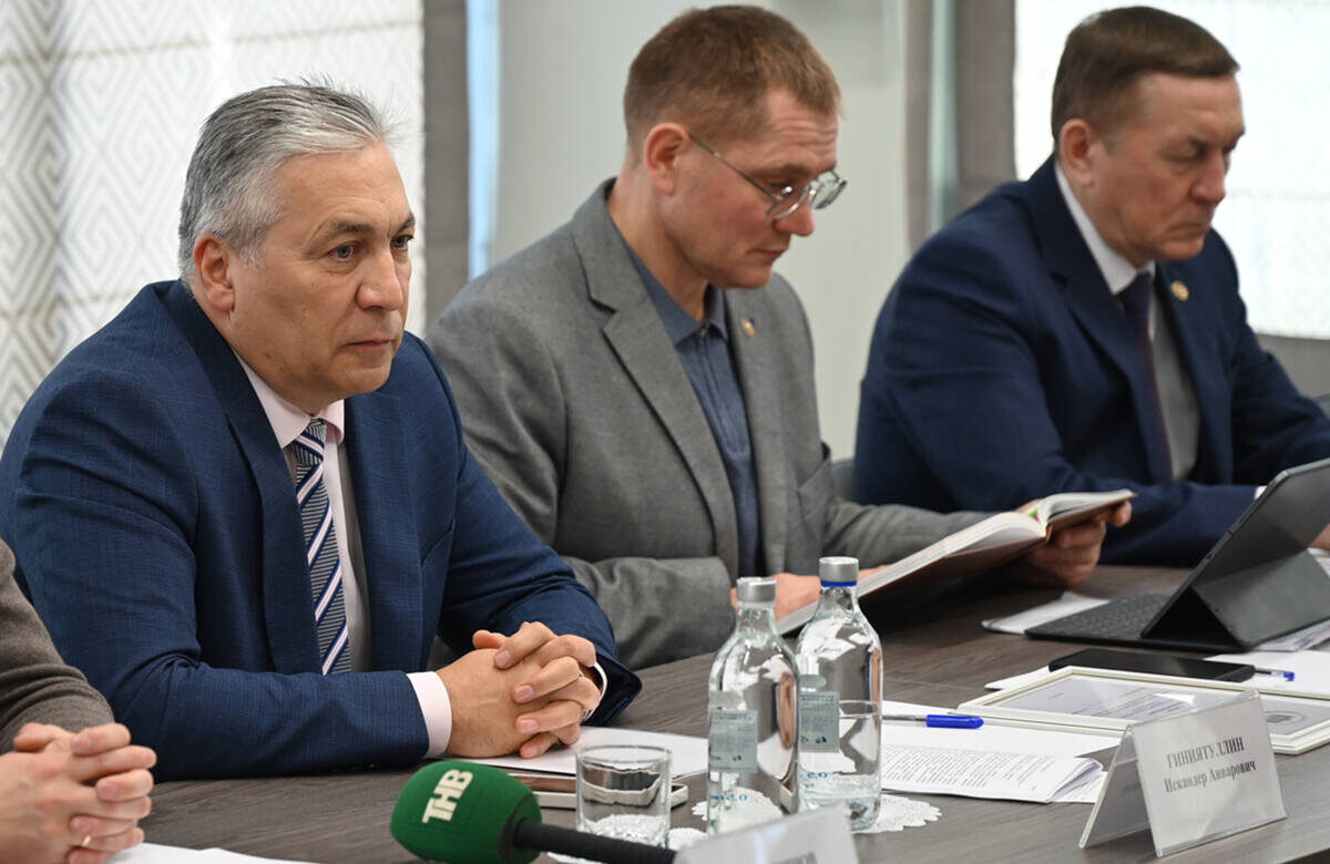 Искандер Гиниятуллин: «Сегодня собственникам отданы все полномочия по управлению многоквартирным домом и распоряжению общим имуществом»Фото: gossov.tatarstan.ru