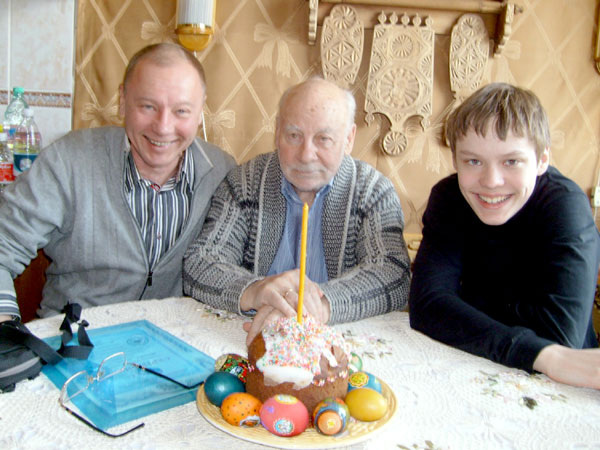 Андрей Ташков с отцом и сыном