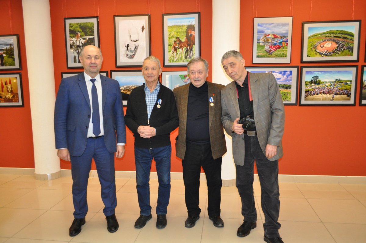      Уларҙың фотоһүрәттәрендә тормошобоҙ сағыла