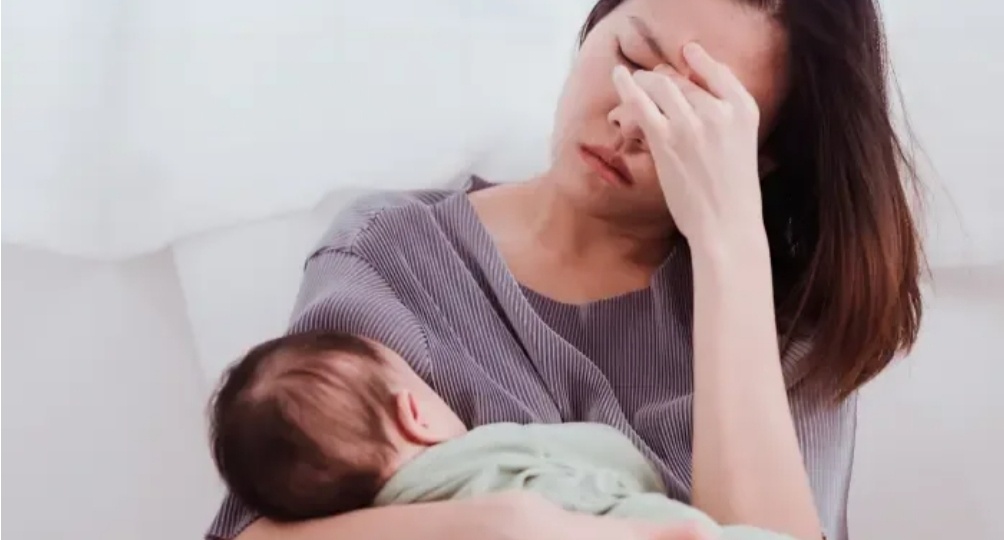 Как только девушка выходит замуж, через год становится серой невзрачной мышкой, клушкой. Пора писать договора.....