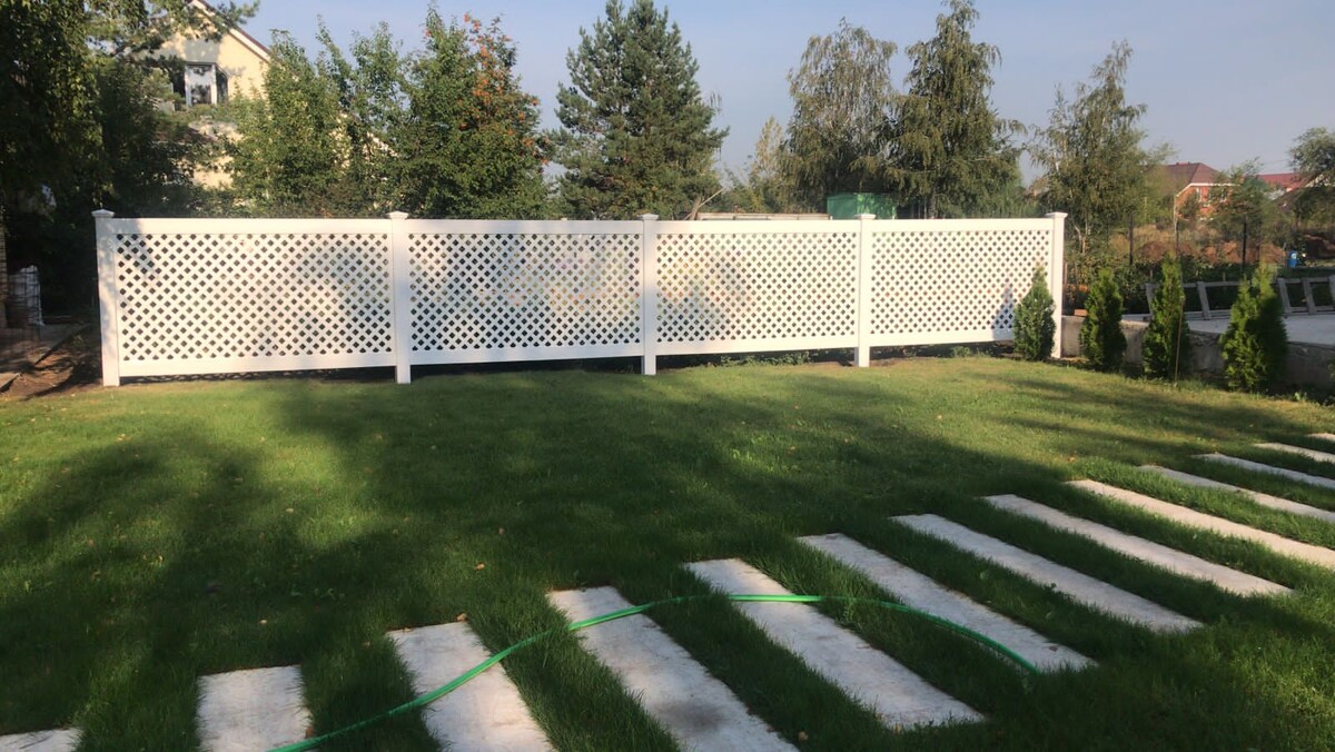 Декоративная пластиковая решетка для зонирования участка