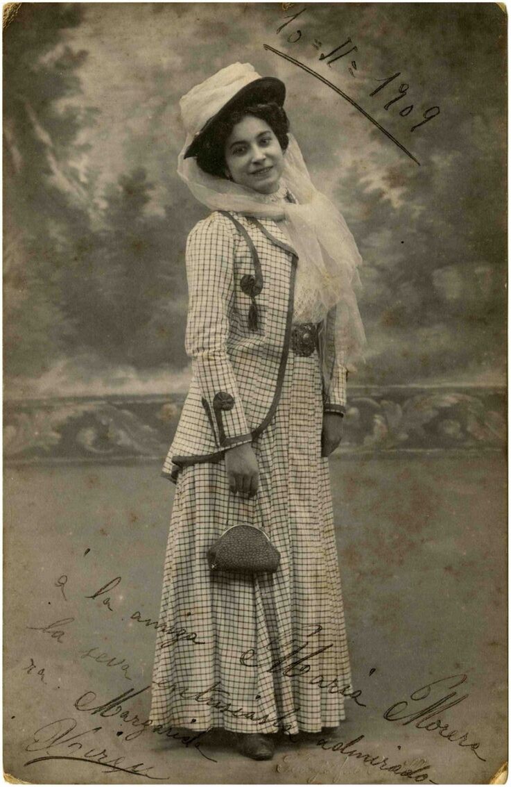 На фото дата 10.11.1909 Margarida Xirgu