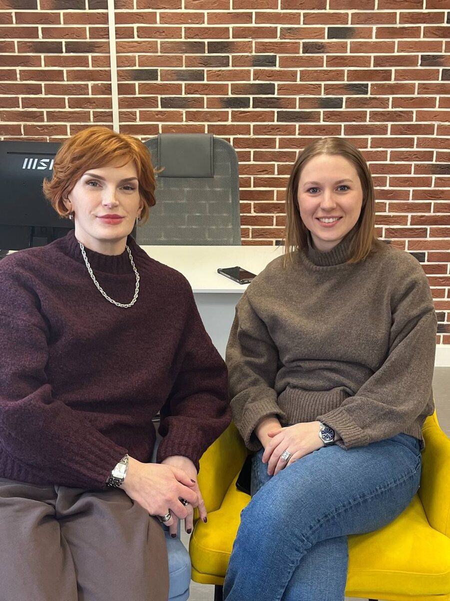 Равный консультант Ассоциации «Е.В.А.» — Светлана Трефелова и Татьяна Алексеевна Сергеева, заведующая 5-го отделения профилактики безнадзорности несовершеннолетних СПБ ГУ «Центр помощи семьи и детям Выборгского района».