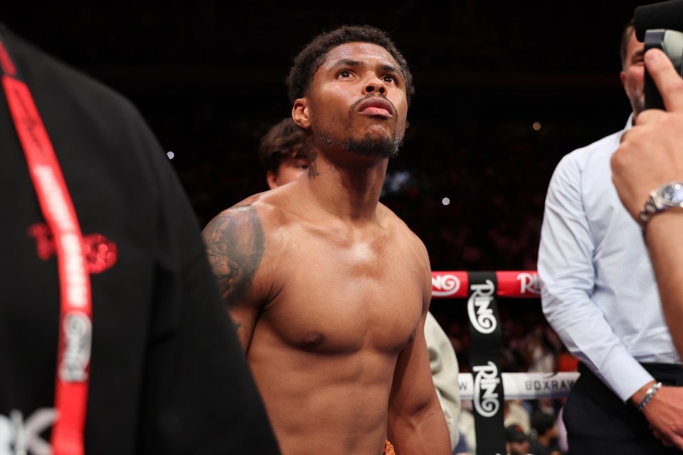 Стивенсон потерял свой пояс в весе 135 фунтов после того, как вышел на пояс и выиграл титул WBO в суперлегком весе.