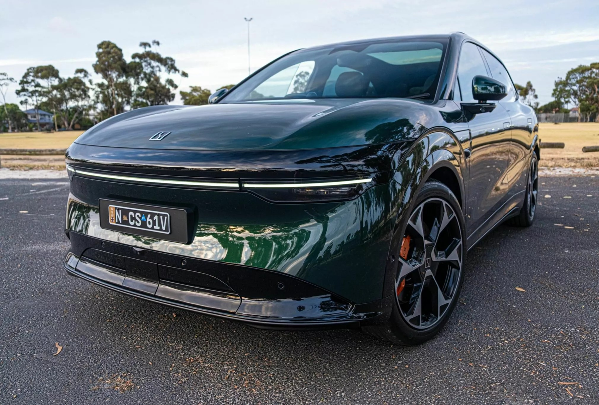 Детали дизайна передней части Zeekr 7X 2026